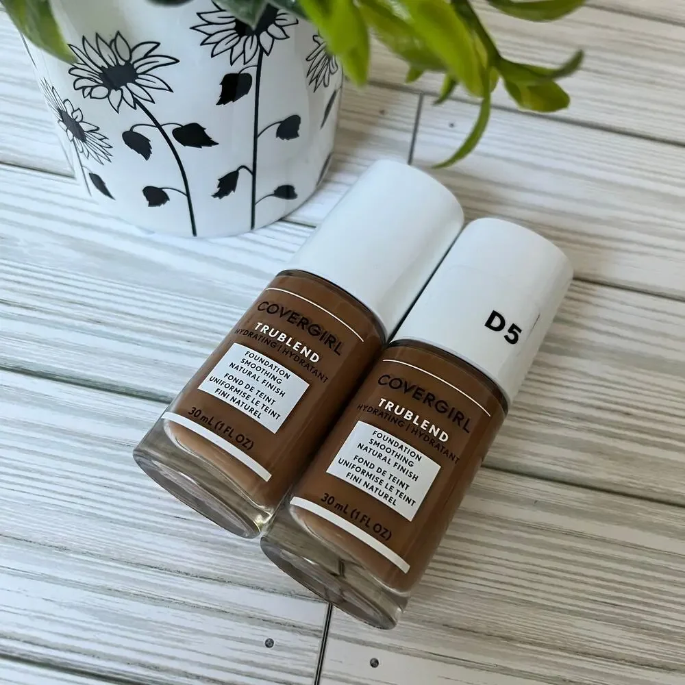 NEW CoverGirl Trublend Tawny Hydrating Smoothing Liquid Foundation 30 mL D5